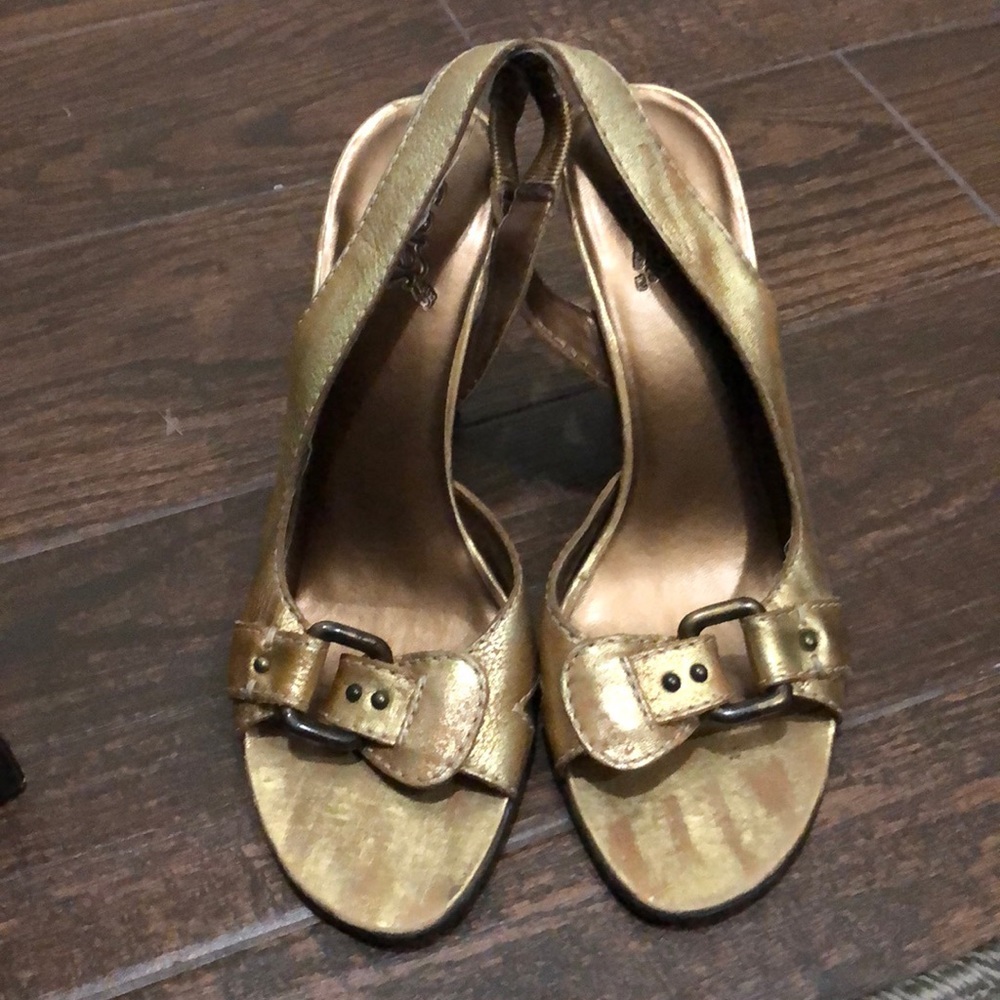 Carlos by Carlos Santana gold heels